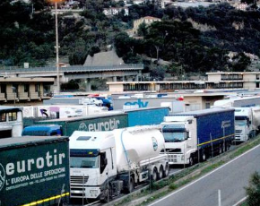 Caro carburanti, viabilità, continuità territoriale: il 27 giugno protesta degli autotrasportatori in Sardegna