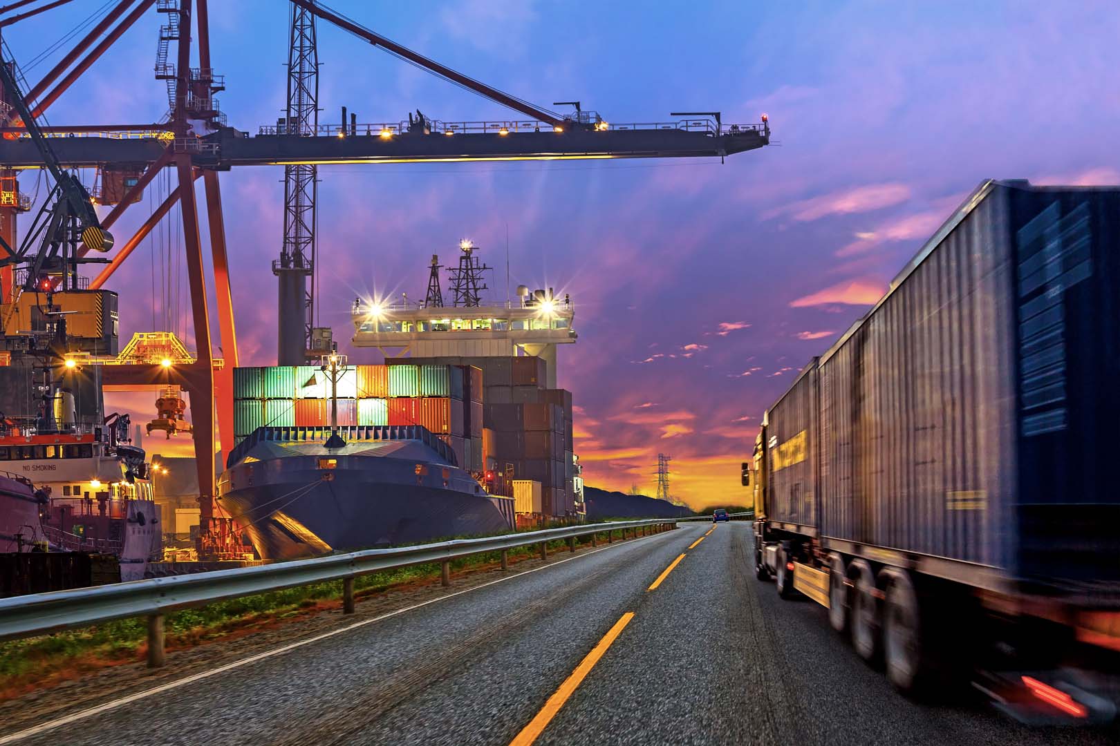 Camion, Porto di Genova: tempi di attesa troppo lunghi, autotrasportatori in stato di agitazione