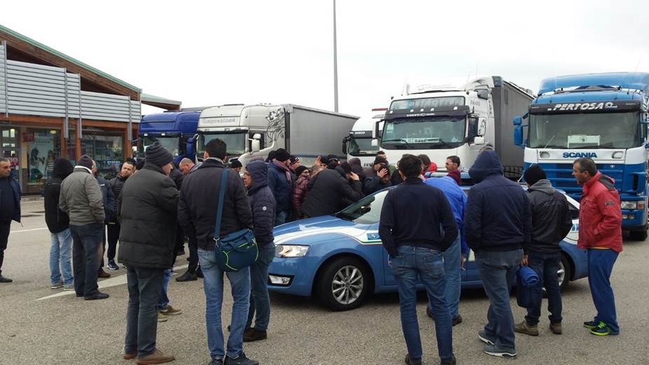 Neve: Trasportounito, su autostrade troppe limitazioni ai Tir