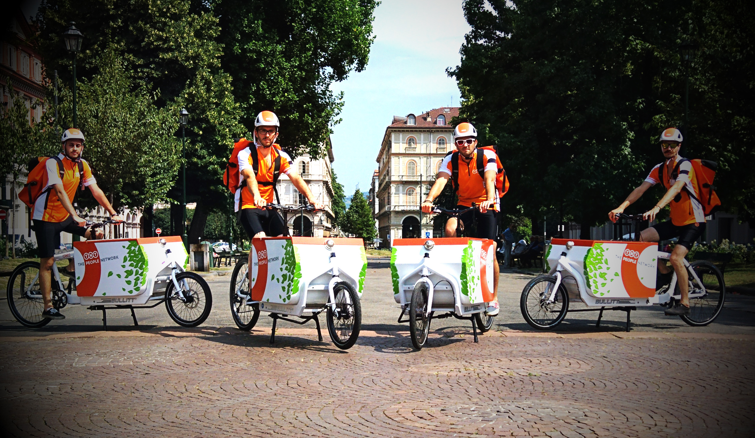 Torino: Tnt presenta la flotta cargobike per consegne a impatto zero