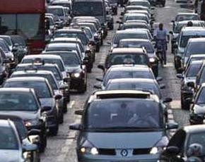 Aumenta il traffico autostradale. Ma non per i tir