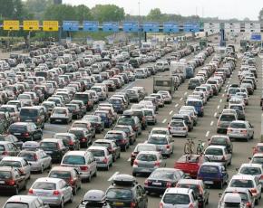 Primo maggio, traffico e nuvole
