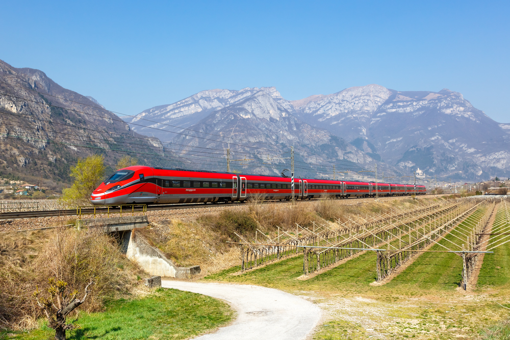 Treni alta velocità Roma Napoli: mattinata di ritardi per il protrarsi dei lavori