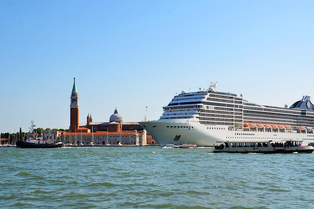 Cresce il turismo a Venezia, boom del traffico crocieristico: + 617,1%