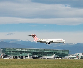 Aeroporto di Torino: per le Festività natalizie si vola a Parigi con Volotea