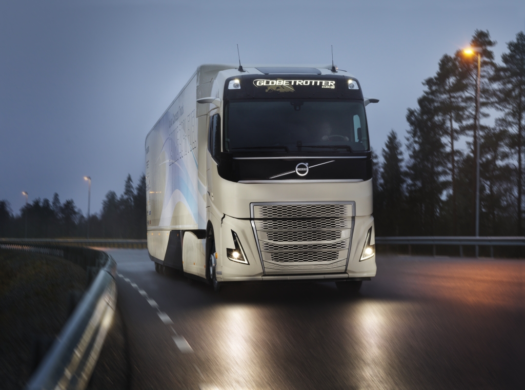Volvo Concept Trucks: nuovo prototipo con catena ibrida che recupera energia
