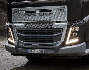 Cantieristica: Volvo FH presenta il nuovo paraurti