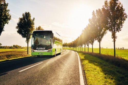 Flixbus. Pronti gli autobus a pannelli solari