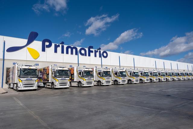 Il Gruppo Primafrio passa al trasporto elettrico: acquistati 15 camion Volvo FH Electric 