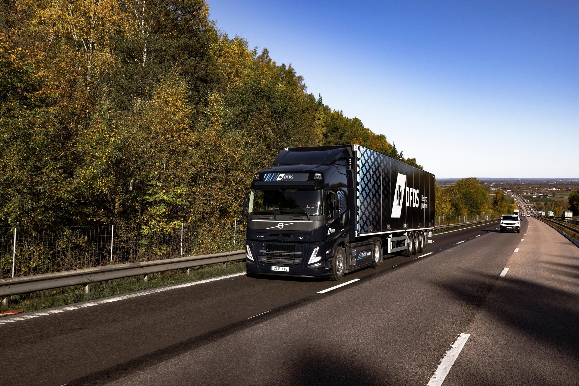 Trasporti sostenibili: Volvo Trucks consegna 20 camion elettrici a DFDS