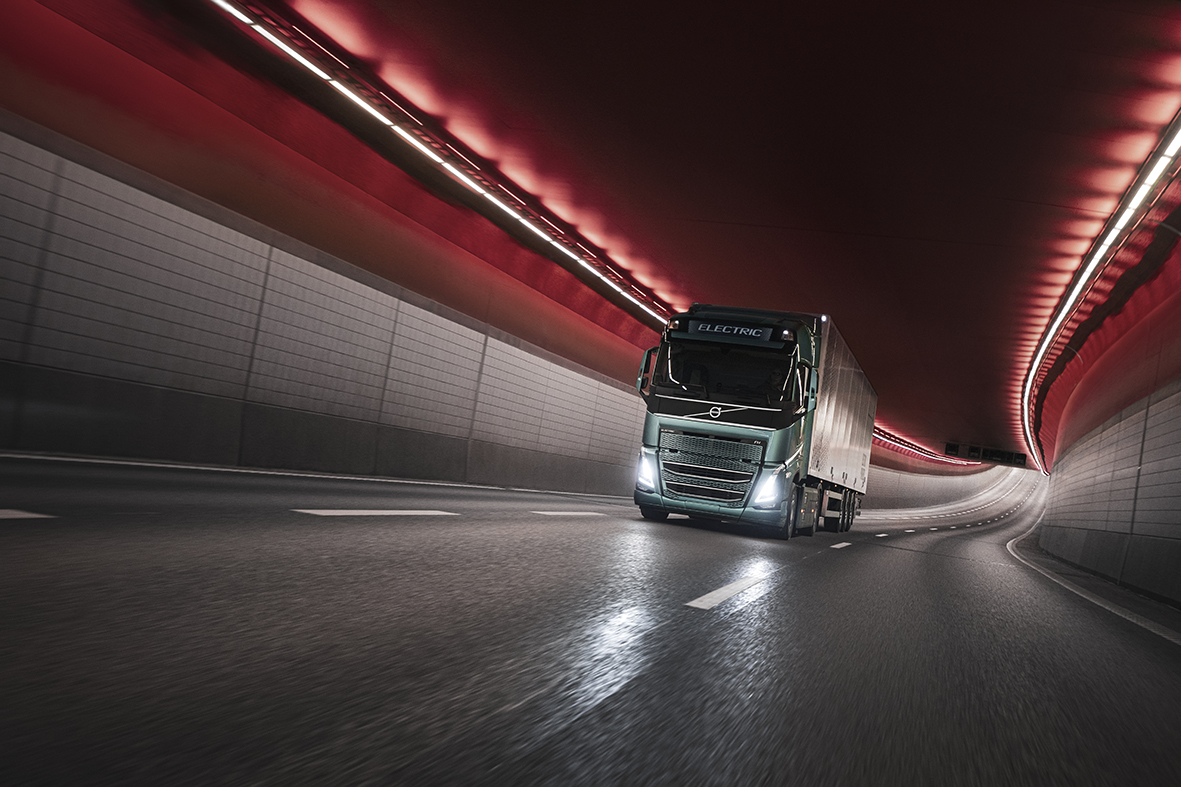 Volvo Trucks celebra 30 anni di innovazione con il Volvo FH