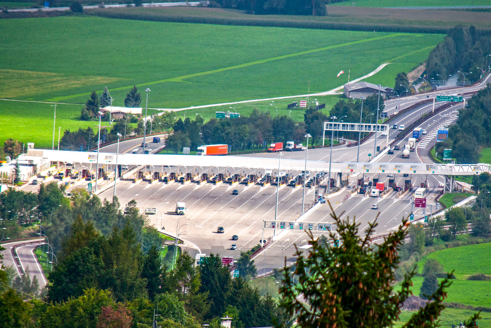 Una slot per i tir al Brennero: a rischio il transito dei mezzi pesanti per i lavori al Ponte Lueg in Austria
