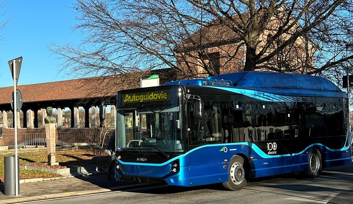 Autoguidovie per una mobilità più sostenibile: 120 bus elettrici Iveco entrano nella flotta