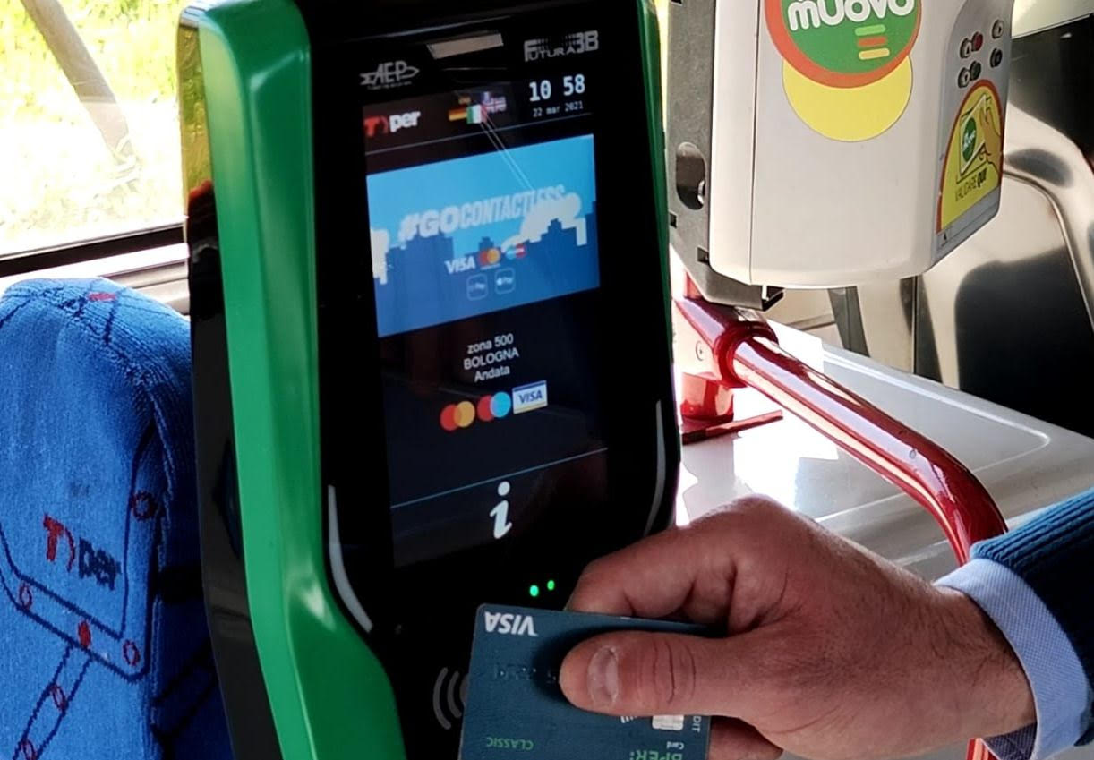 Il successo del contactless: Tper incrementa l’uso della carta bancaria per il trasporto pubblico