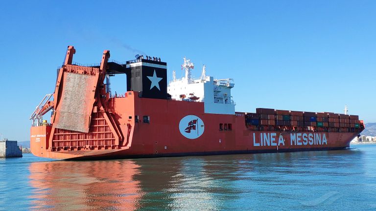 Cambia la strategia per la Flotta Messina. Acquistate due navi full container