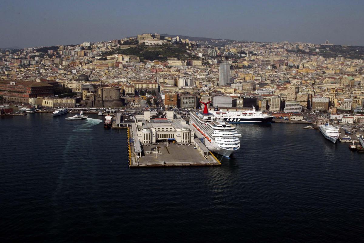 Porti italiani movimentano 490 tonnellate di merci. I dati Srm