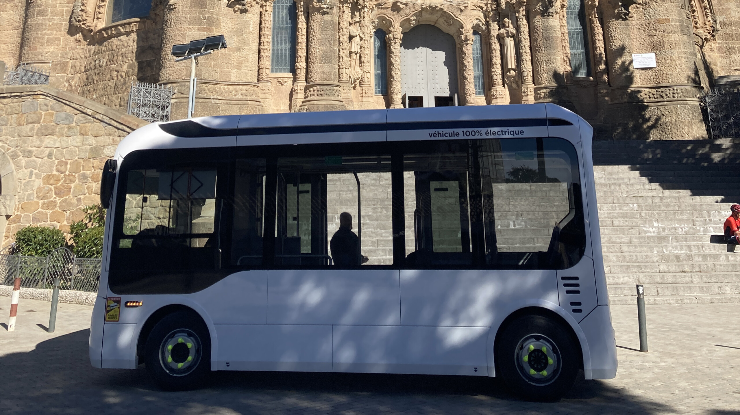 Accordo Bluebus-INDCAR per la distribuzione di minibus elettrici in Spagna e Italia