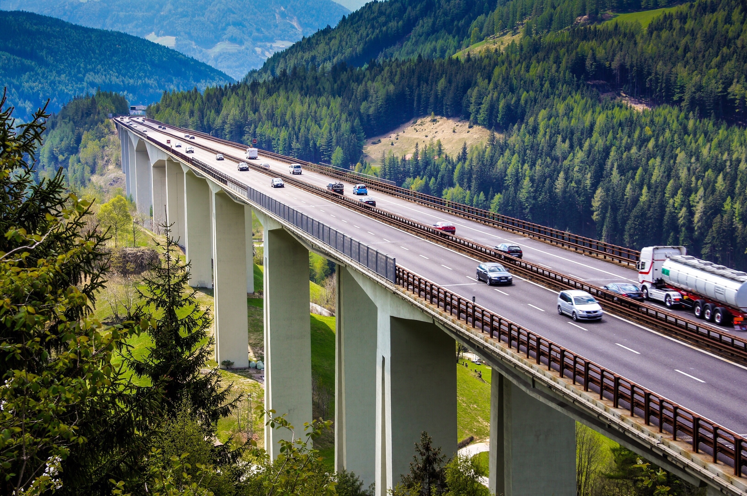 Camion: divieti di circolazione in Tirolo nel primo semestre 2024