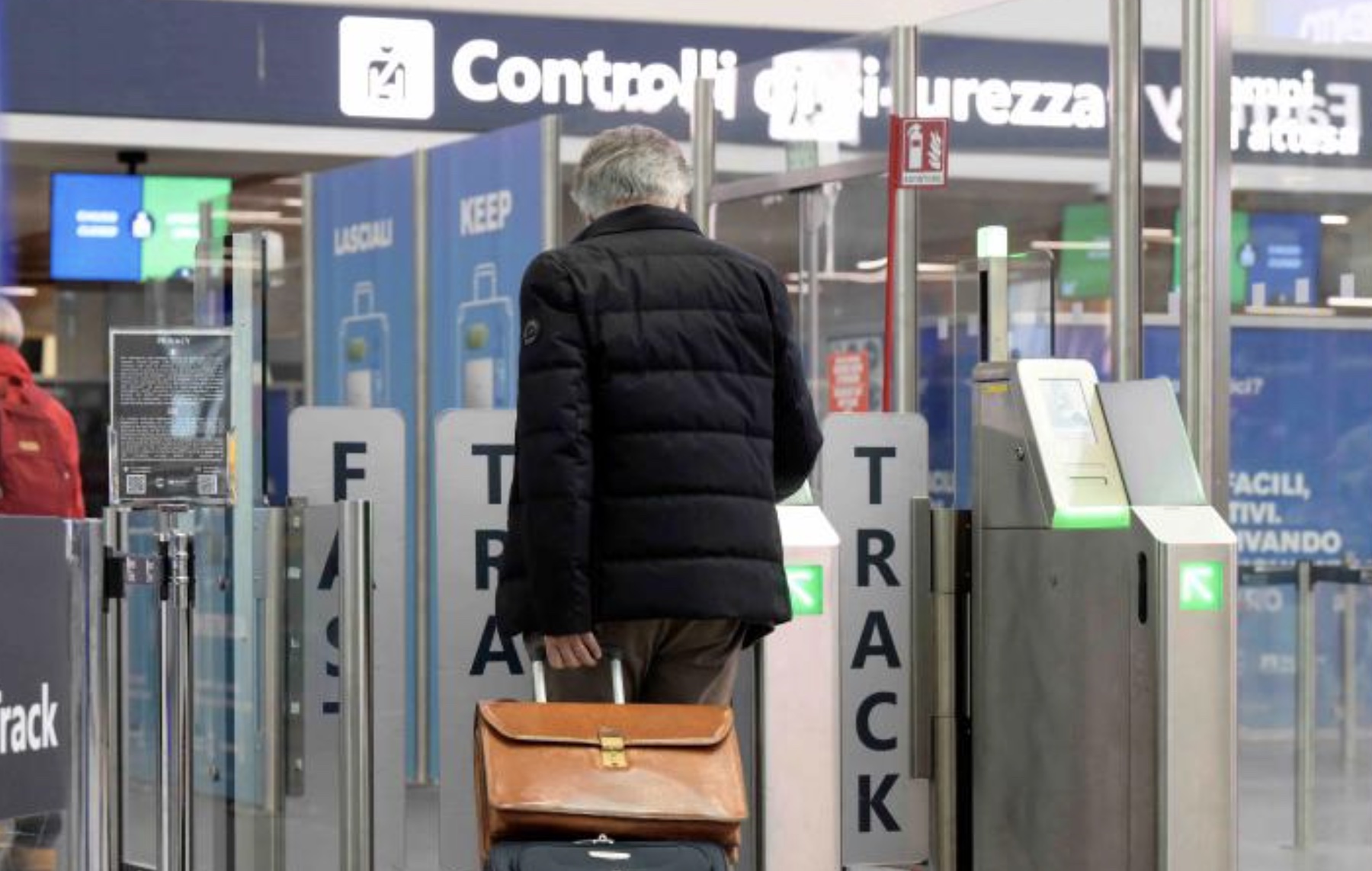 Voli aerei: è possibile imbarcare liquidi superiori a 100 ml nel bagaglio a mano