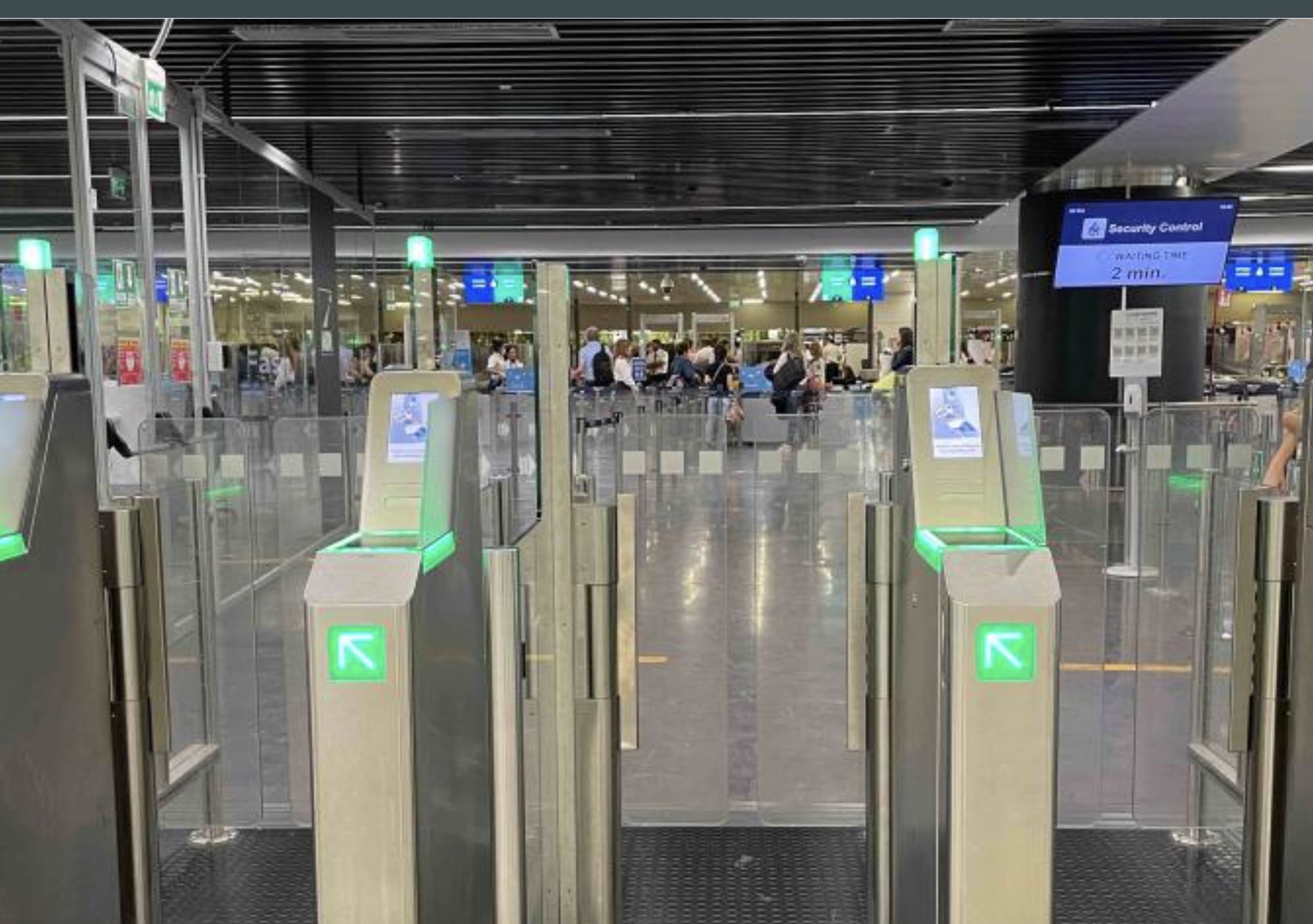 Aeroporto di Roma, e-gates: controlli prima del volo con carta di identità elettronica a Fiumicino e Ciampino