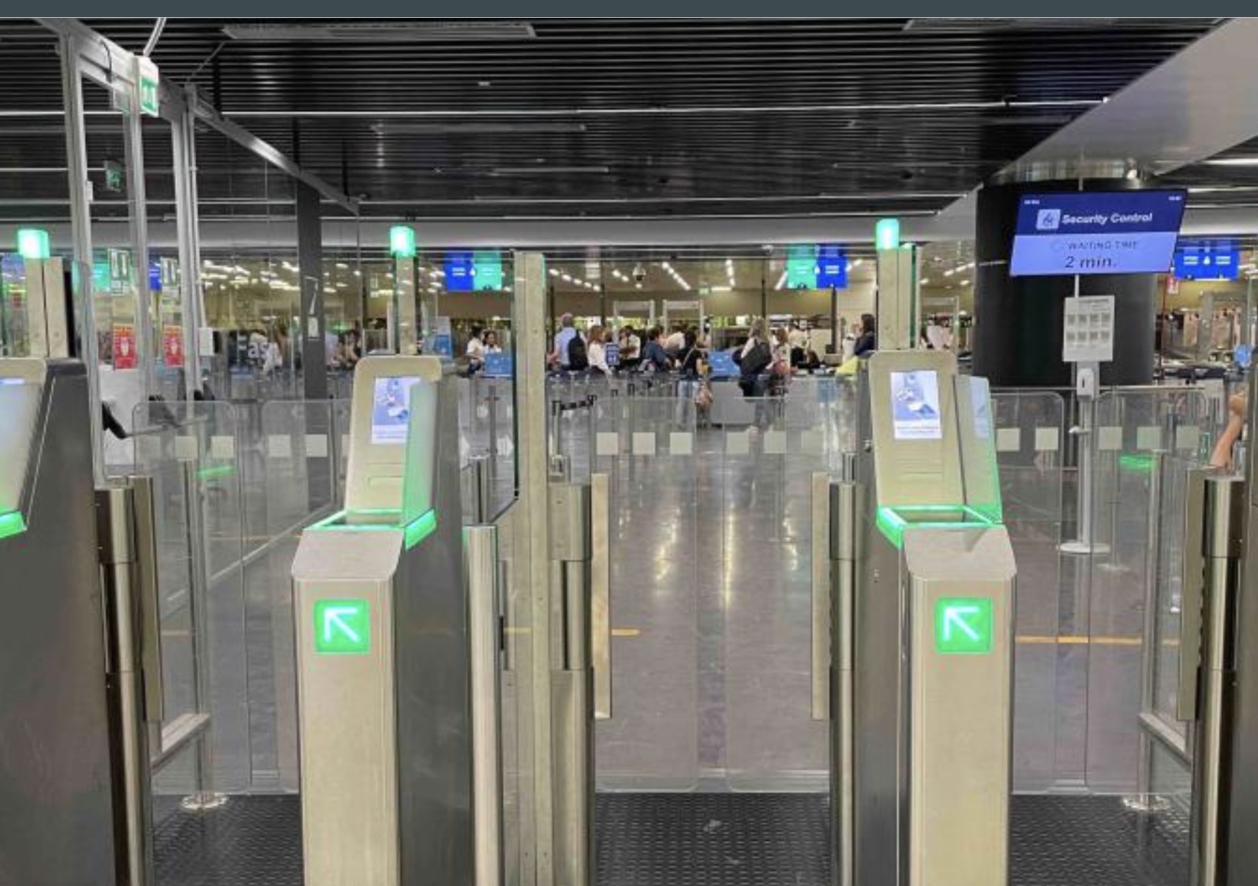 Aeroporto di Roma Fiumicino: salta la coda gratis ai controlli prima del volo aereo