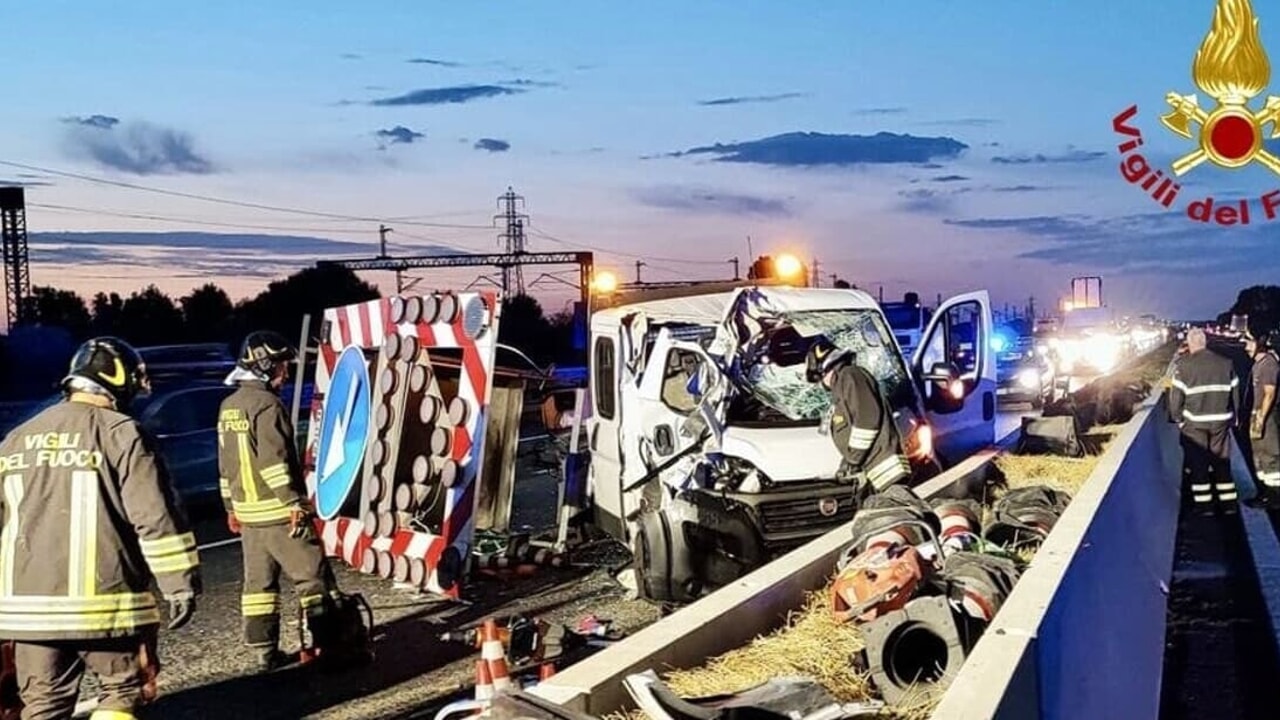 Incidente sulla Milano Napoli. Camion sbanda e colpisce cinque auto