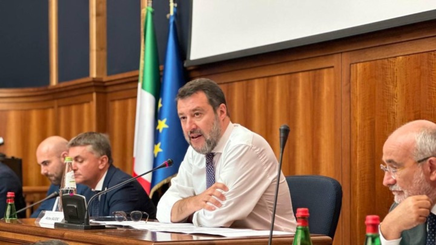 Emergenza taxi, Salvini: serve una riforma per garantire un servizio migliore