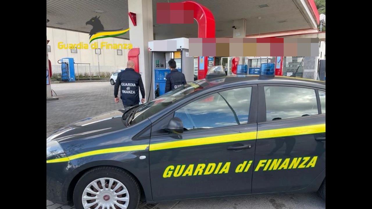 Prezzi carburanti: 175 interventi della Guardia di Finanza in Sicilia