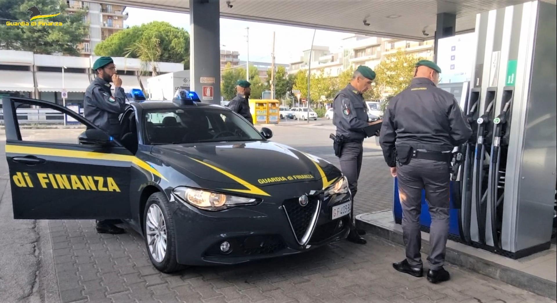 Controlli ai distributori carburanti: a Taranto 13 non in regola