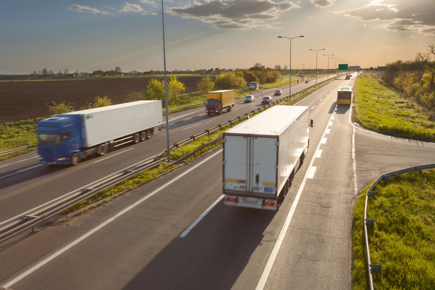 Piacenza, sequestrata ditta autotrasporto per sfruttamento lavoratori stranieri