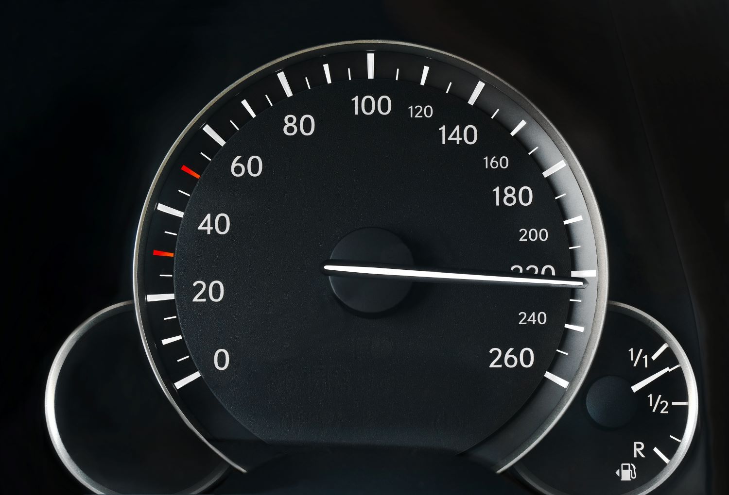 Record di 223 km orari in autostrada: patente sospesa