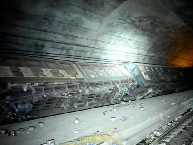 Tunnel del Gottardo chiuso fino al 2024. Per le merci apertura parziale dal 23 agosto