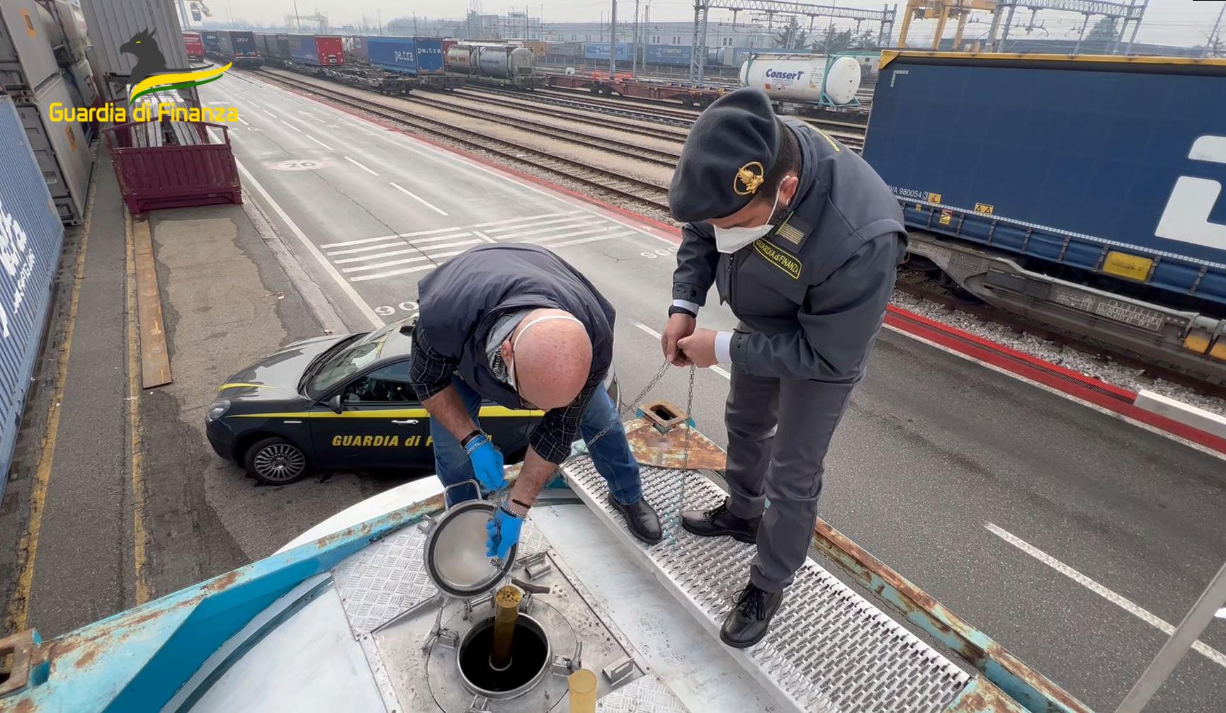 Frode nel settore carburanti. Sequestro per un milione e 200mila euro