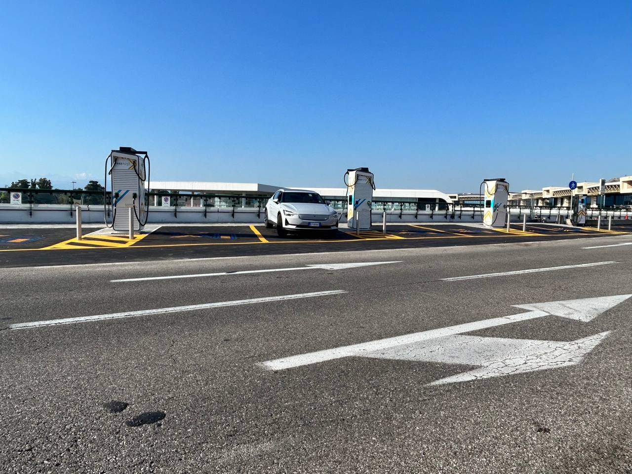 Autostrade per l’Italia e SEA: colonnine di ricarica ultrafast a Milano Malpensa