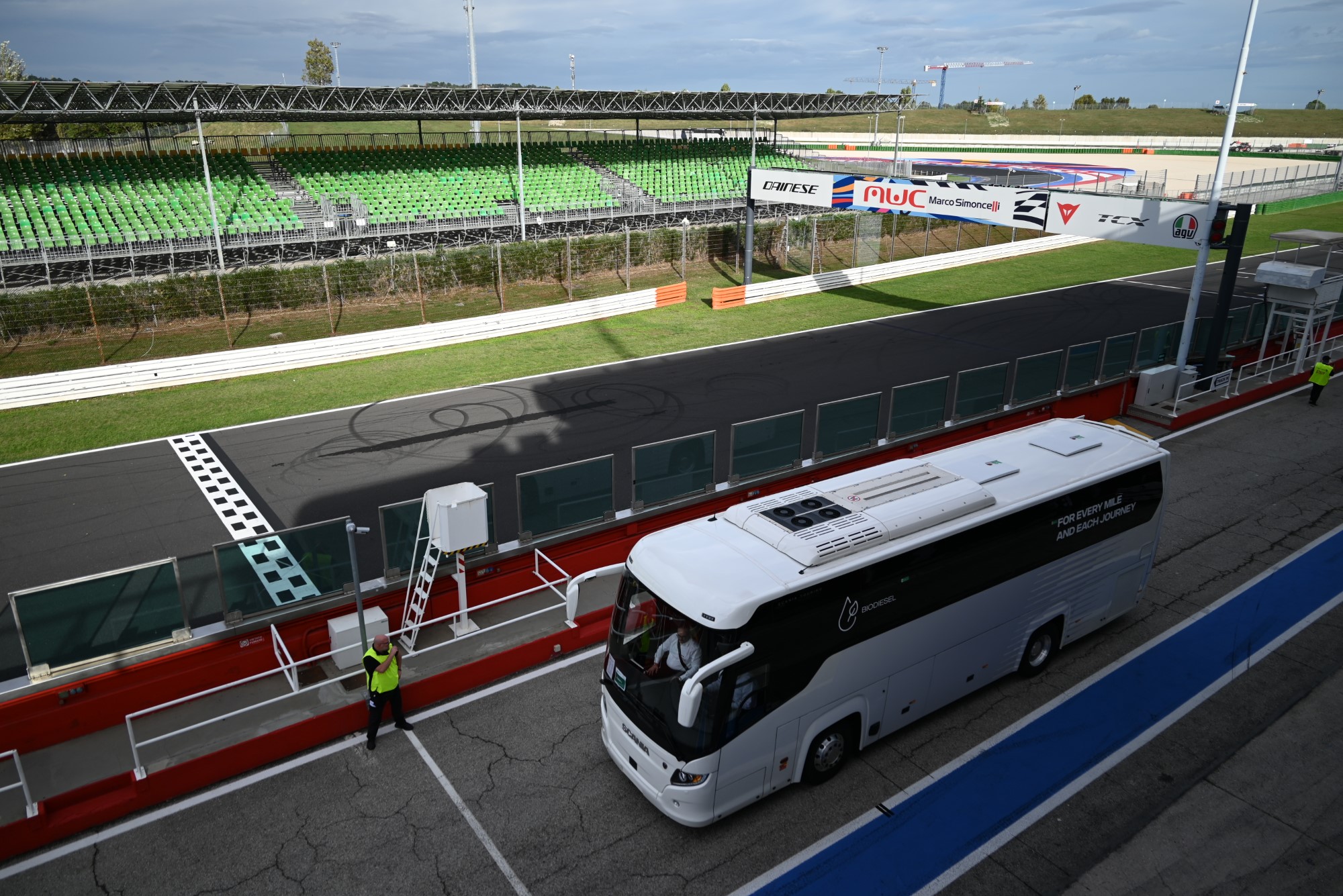 IBE Driving Experience 2023: Scania testa a Misano la nuova gamma Touring