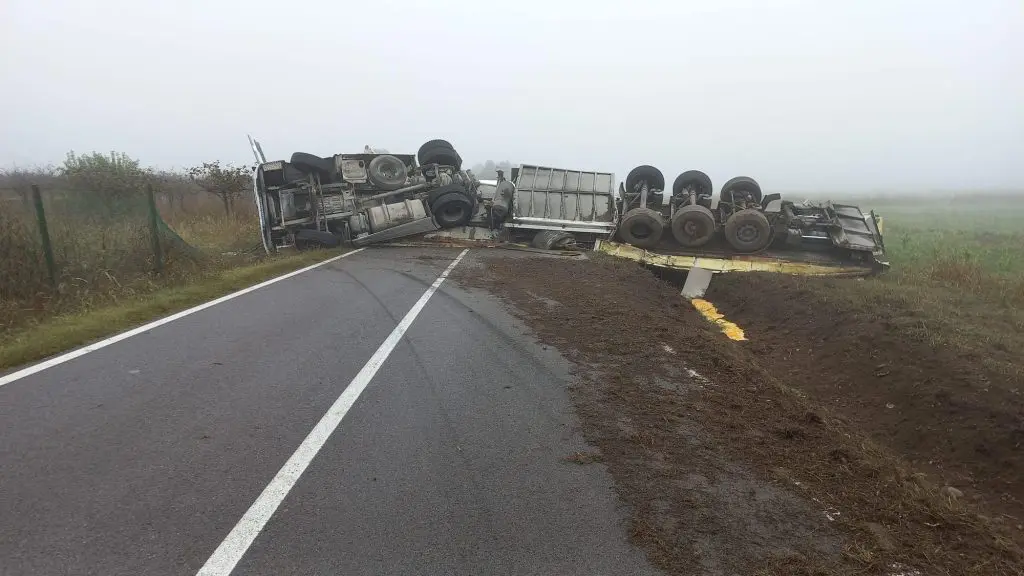 Camion si ribalta tra Verona e Mantova. Coinvolta anche un’auto