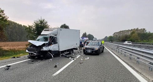 Incidente sull’autostrada Torino Aosta Monte Bianco. Coinvolti un tir e tre auto