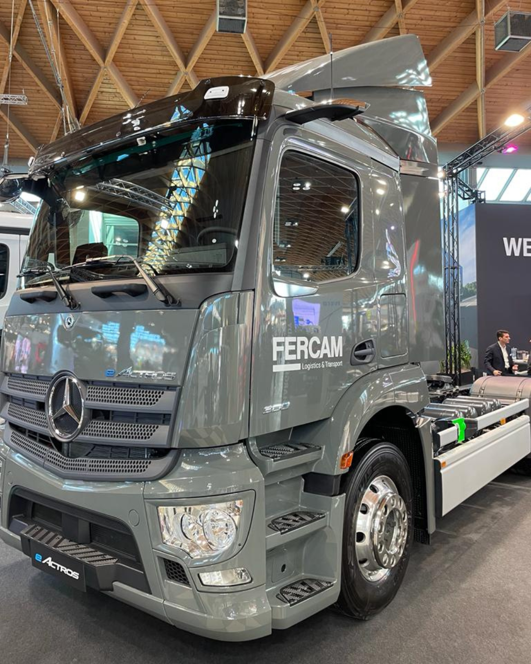 Ecomondo 2023: Daimler Truck consegna a Fercam il nuovo eActros 300 City Tractor