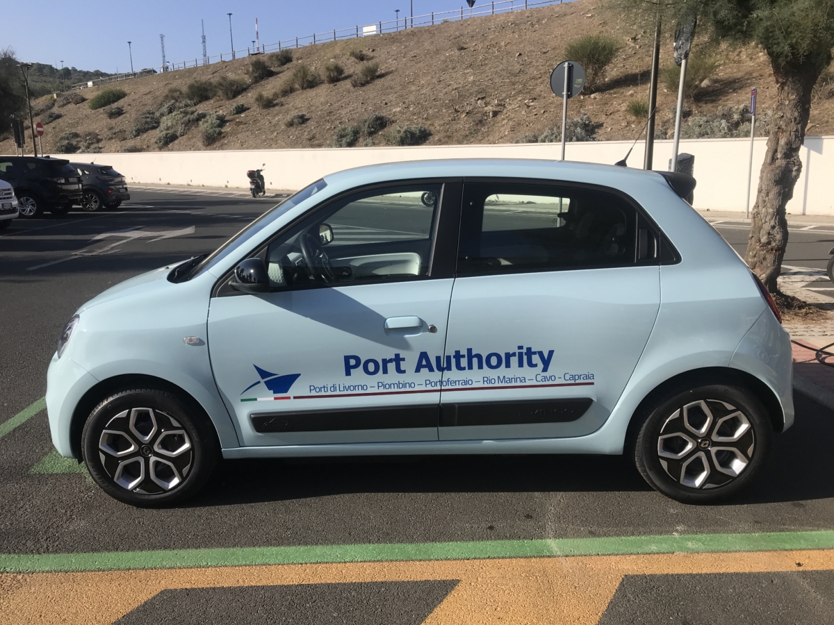 Porto di Livorno: acquistate le prime due auto elettriche