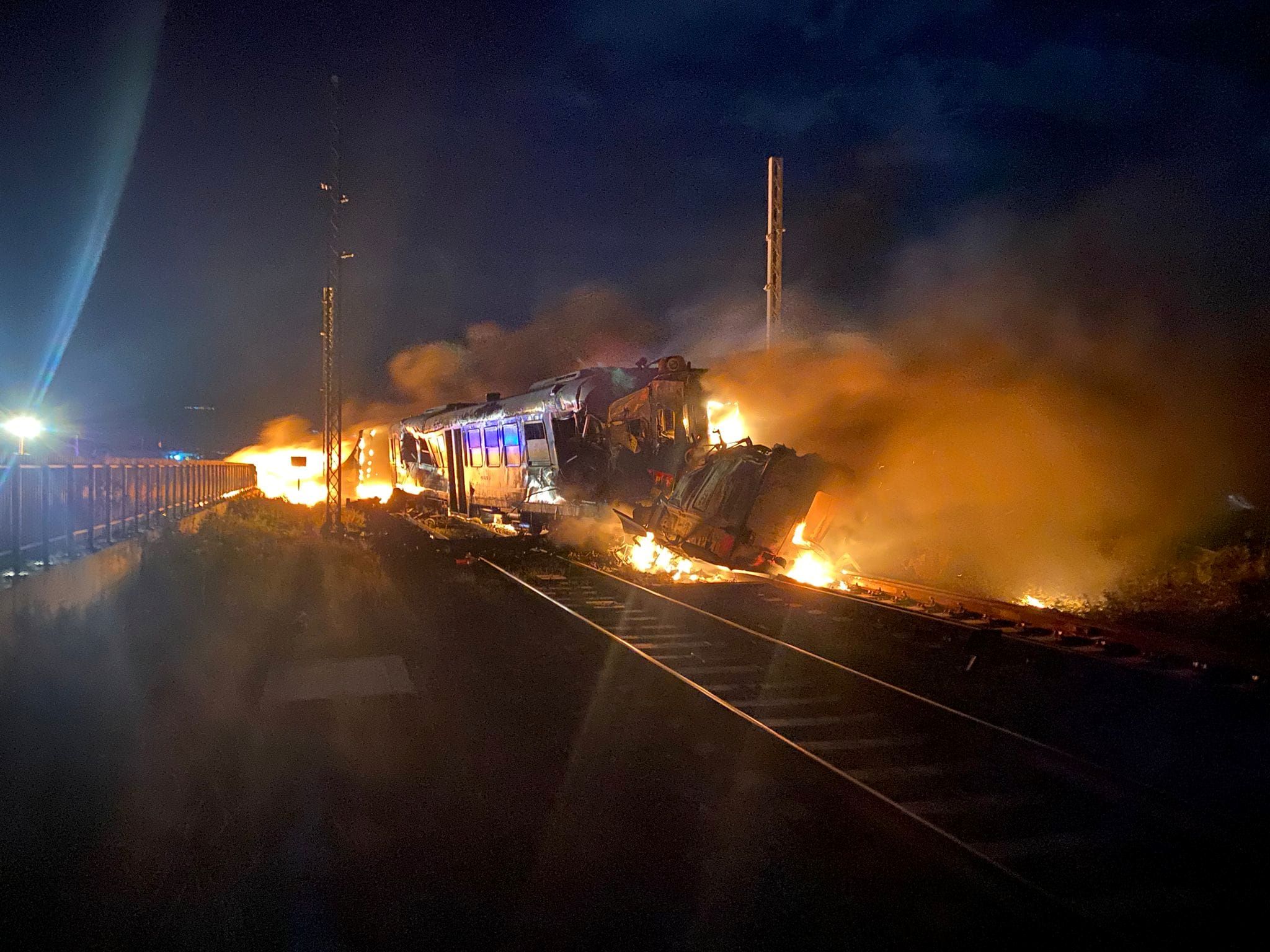 Treno travolge camion sui binari in Calabria: due vittime