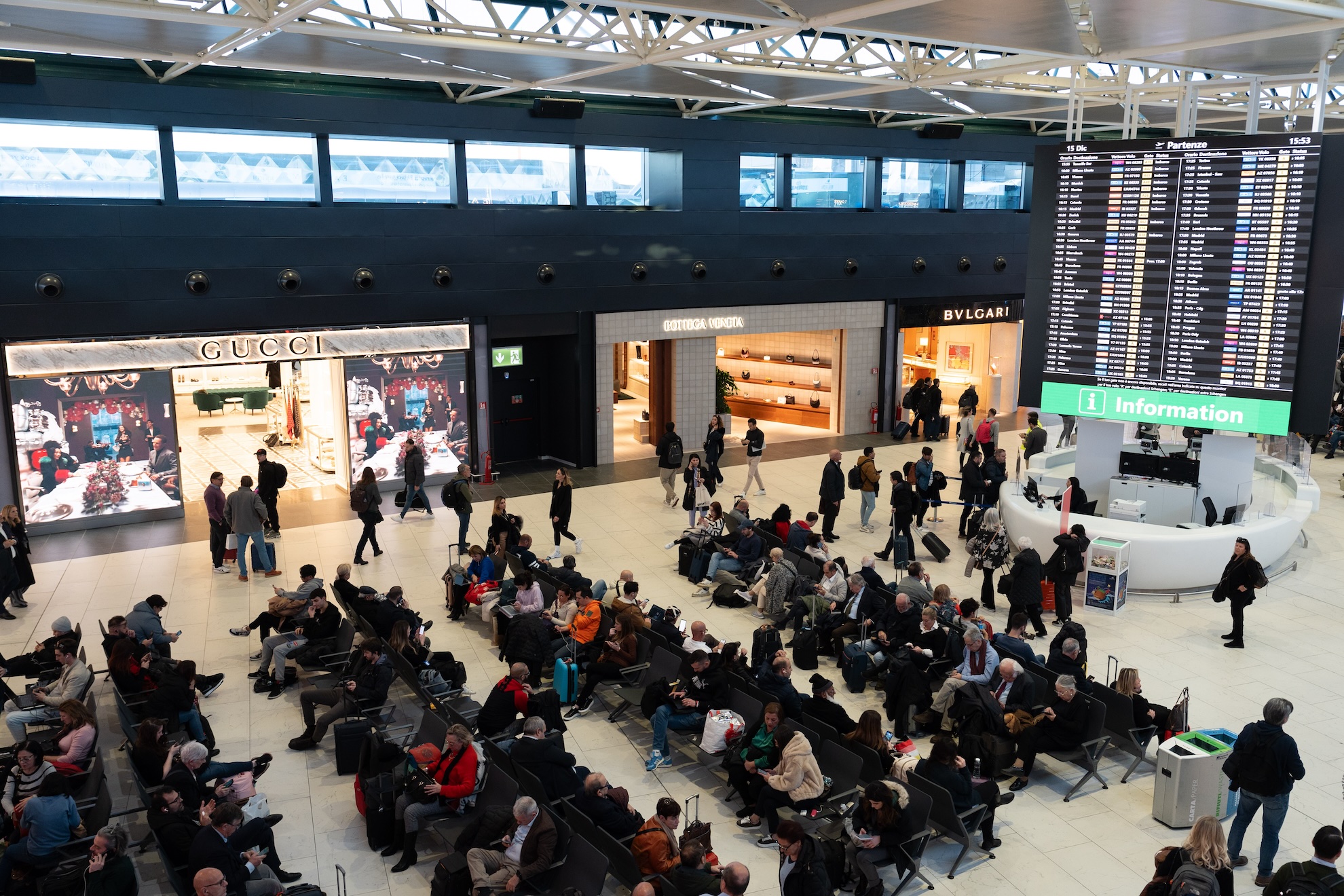 Lavoro aeroporto: ADR Aeroporti di Roma assume hostess e steward di terra per l’aeroporto Roma Fiumicino