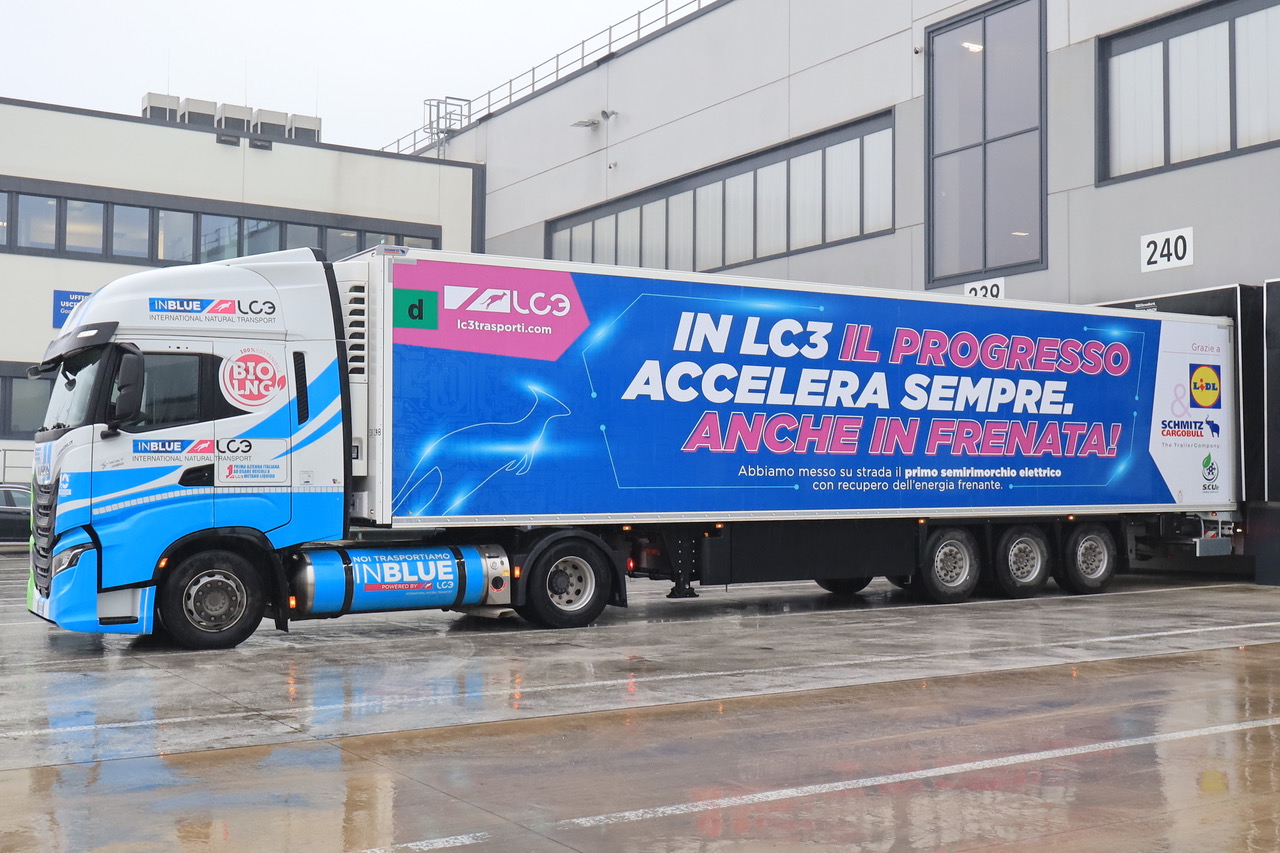 Logistica sostenibile: primo semirimorchio refrigerato elettrico per LIDL