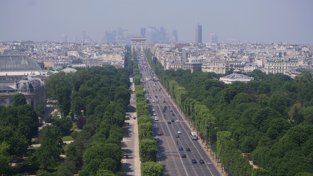 Francia, protesta degli agricoltori: bloccati accessi a Parigi e autostrade A7 e A9