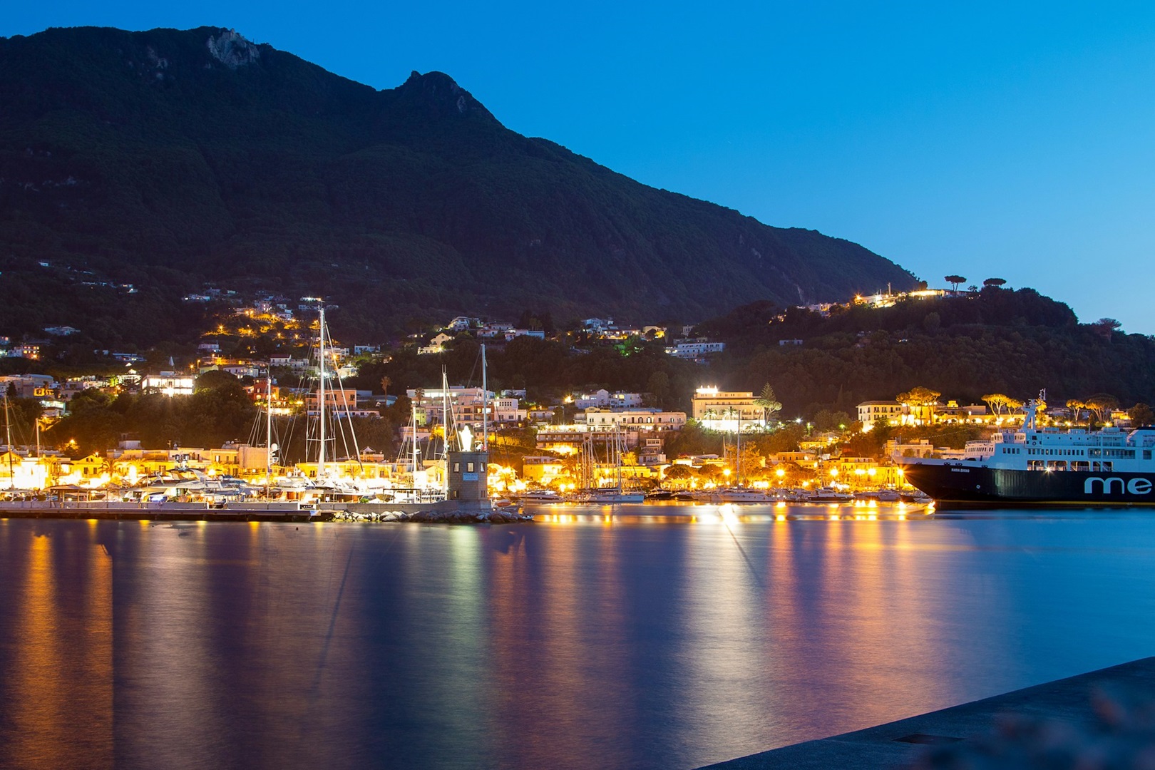 Ischia: ecco chi può circolare con l’auto sull’isola