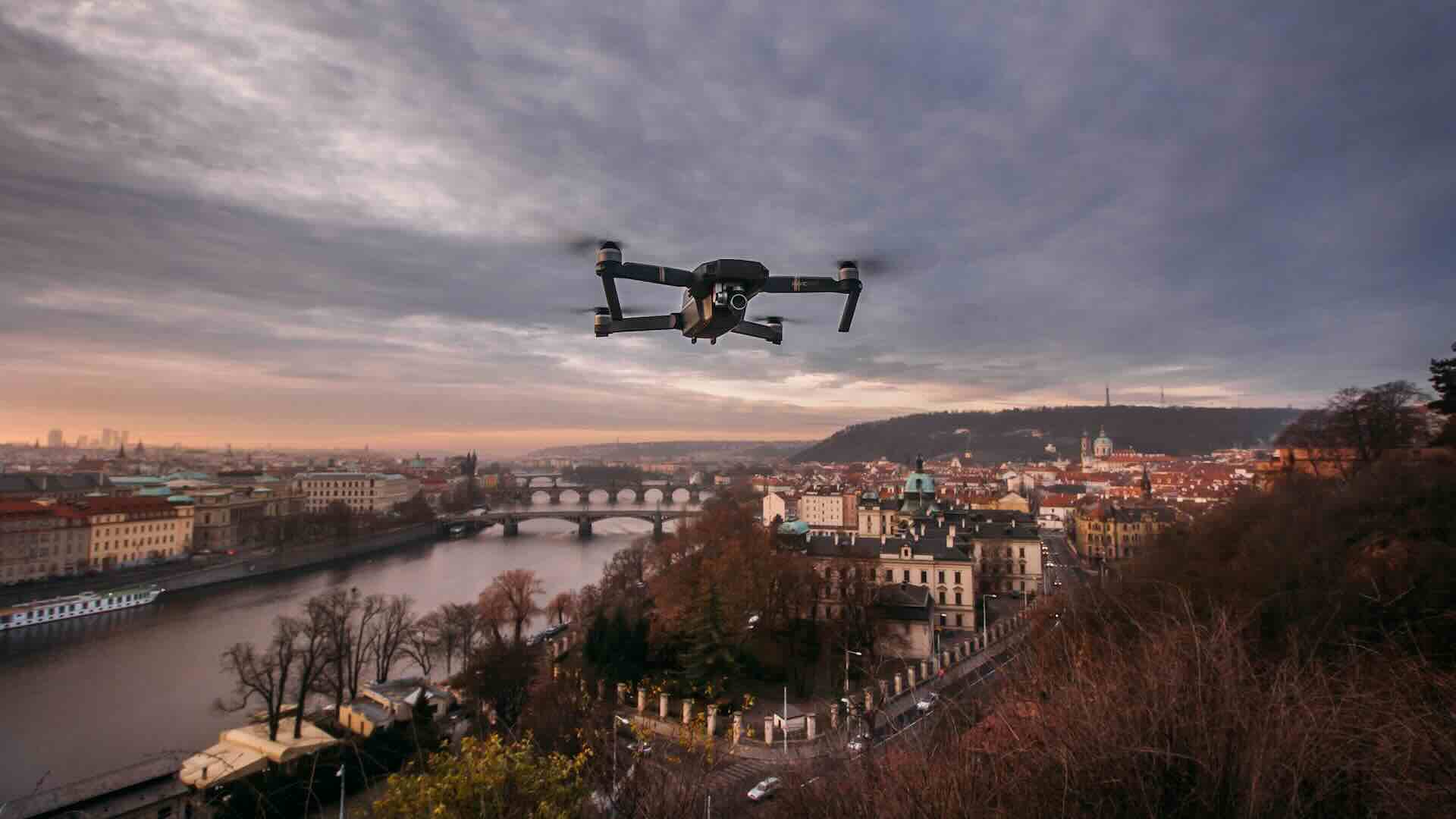 Droni rispetto della privacy, il garante della privacy apre un’istruttoria sui droni a casa Elkann