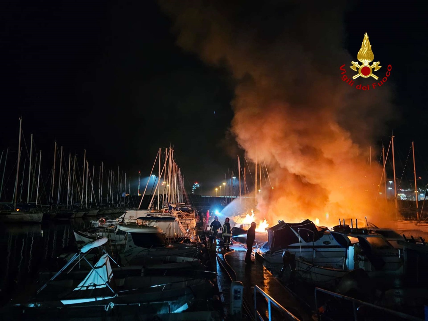 Genova: grave incendio nel porto turistico di Pra’