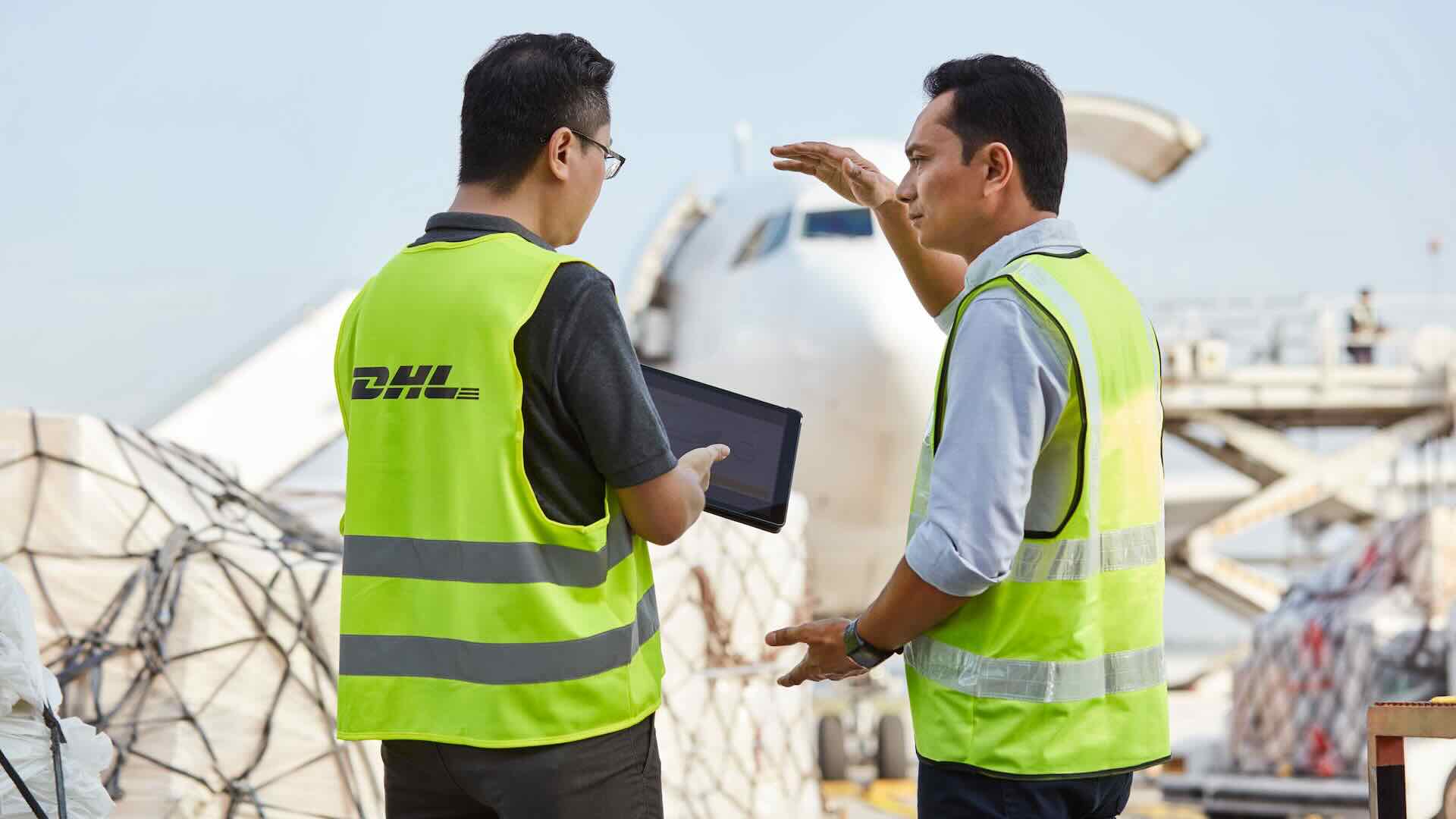 DHL e Prada trasporto aereo sostenibile con carburanti SAF