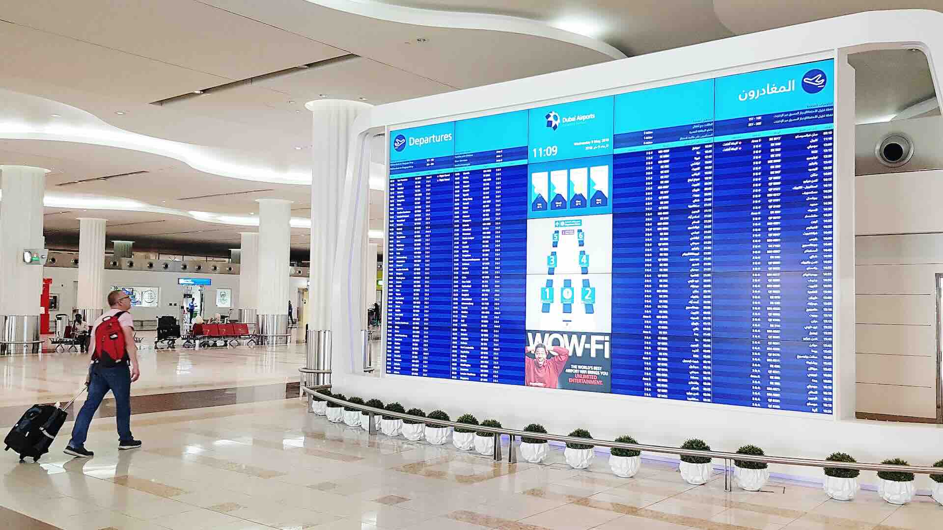 Aeroporto Dubai voli cancellati e dirottati per maltempo
