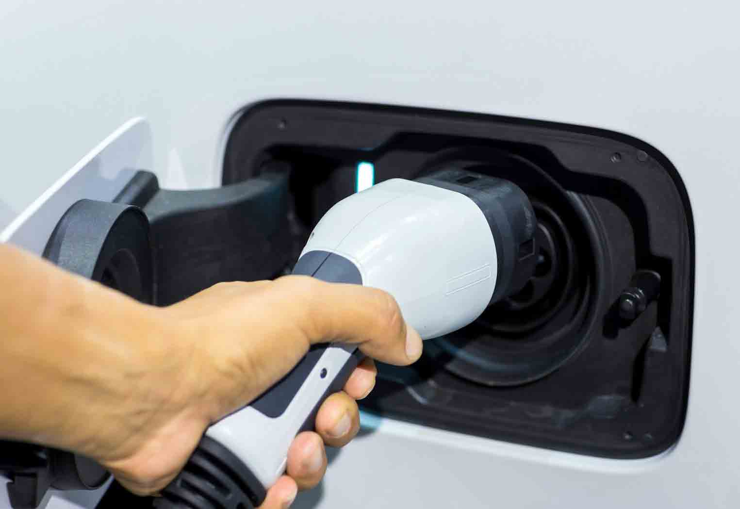 Auto elettriche, cresce il numero delle colonnine di ricarica: + 31,5% rispetto al 2023