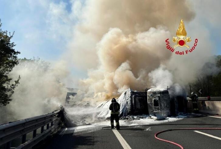 Incidente sull’A1: camion in fiamme e traffico bloccato